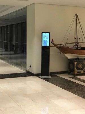 كشك لافتات رقمية قائم على الأرض مقاس 21.5-65 بوصة بدقة 1920 × 1080