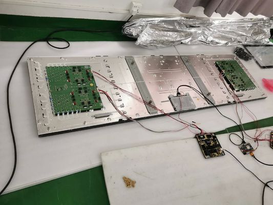 شاشة LCD شريطية بحجم 86 بوصة بدقة 1920*1080 وسطوع 400 شمعة/متر مربع لرؤية عالية